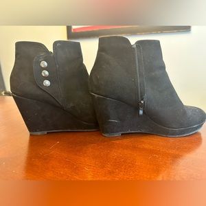 Chinese Laundry Vaida Suede wedge bootie